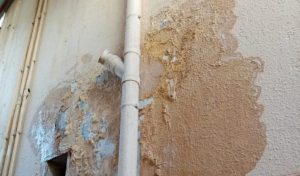 اضرار تسرب المياه علي المبني