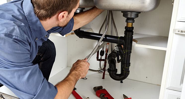 كشف تسربات المياه في الحمامات والمطابخ بتبوك